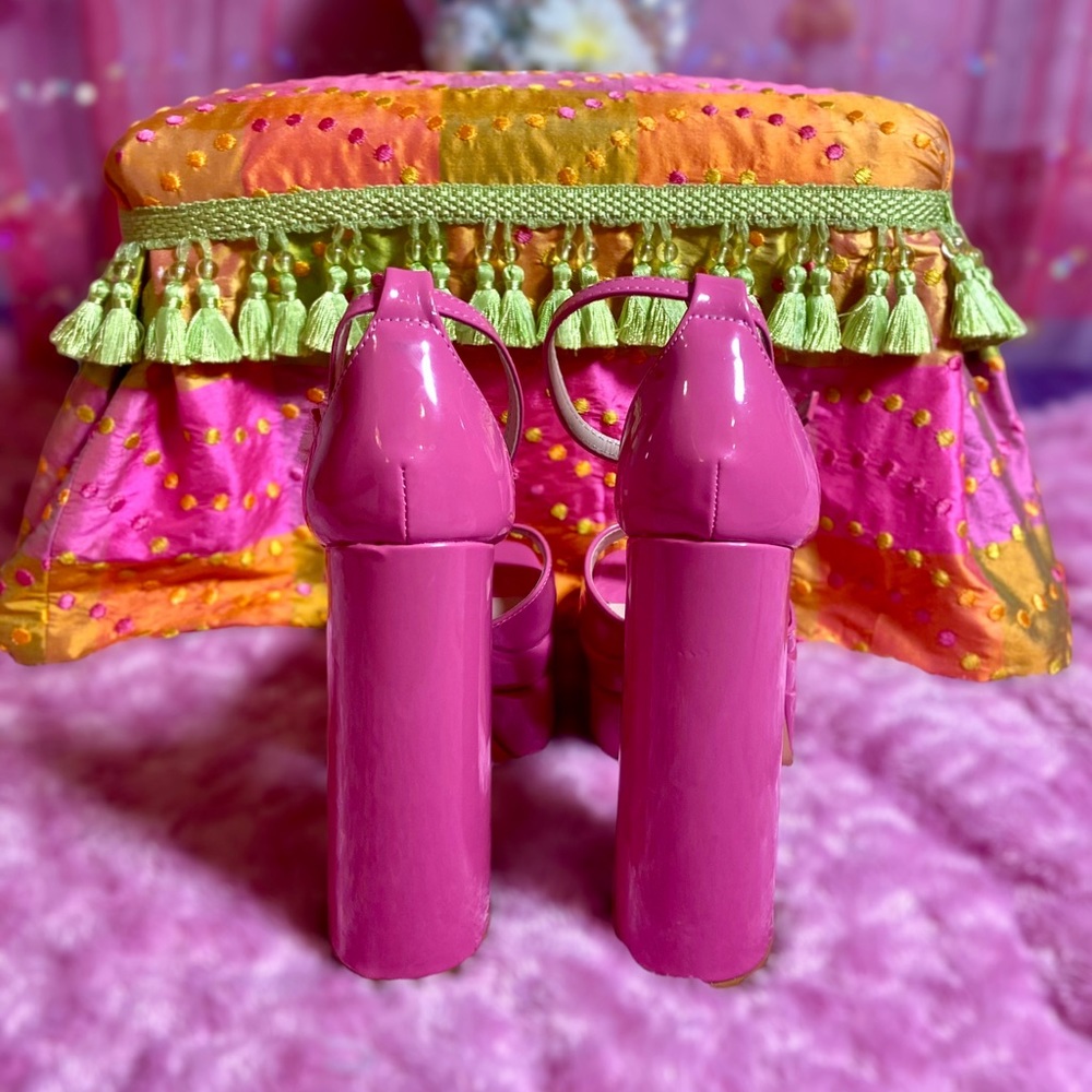 Retro Pink Pumps - Picture 3 of 4